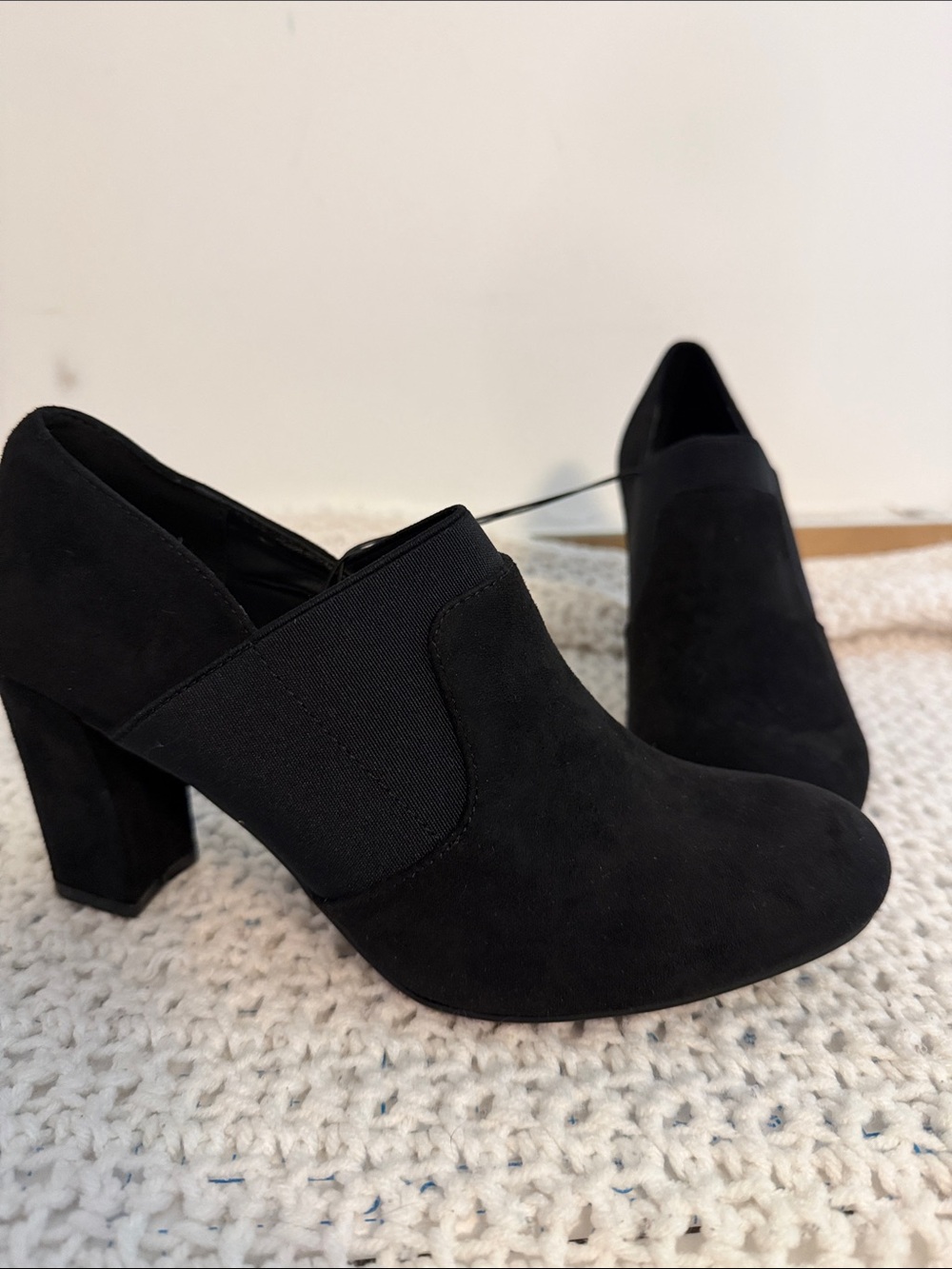 Impo women’s Black Suede Block Heel Ankle Shoes booties size 7.5
